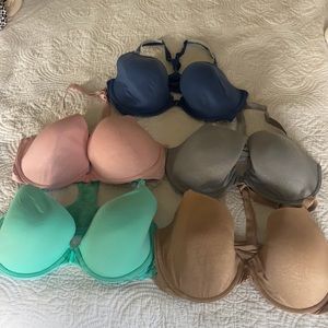Lot 5 Victoria’s Secret‘s 36DD racerback/T bras
